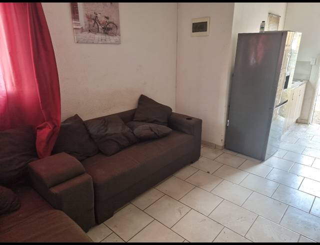 3 BEDROOM HOUSE FOR SALE IN STRETFORD